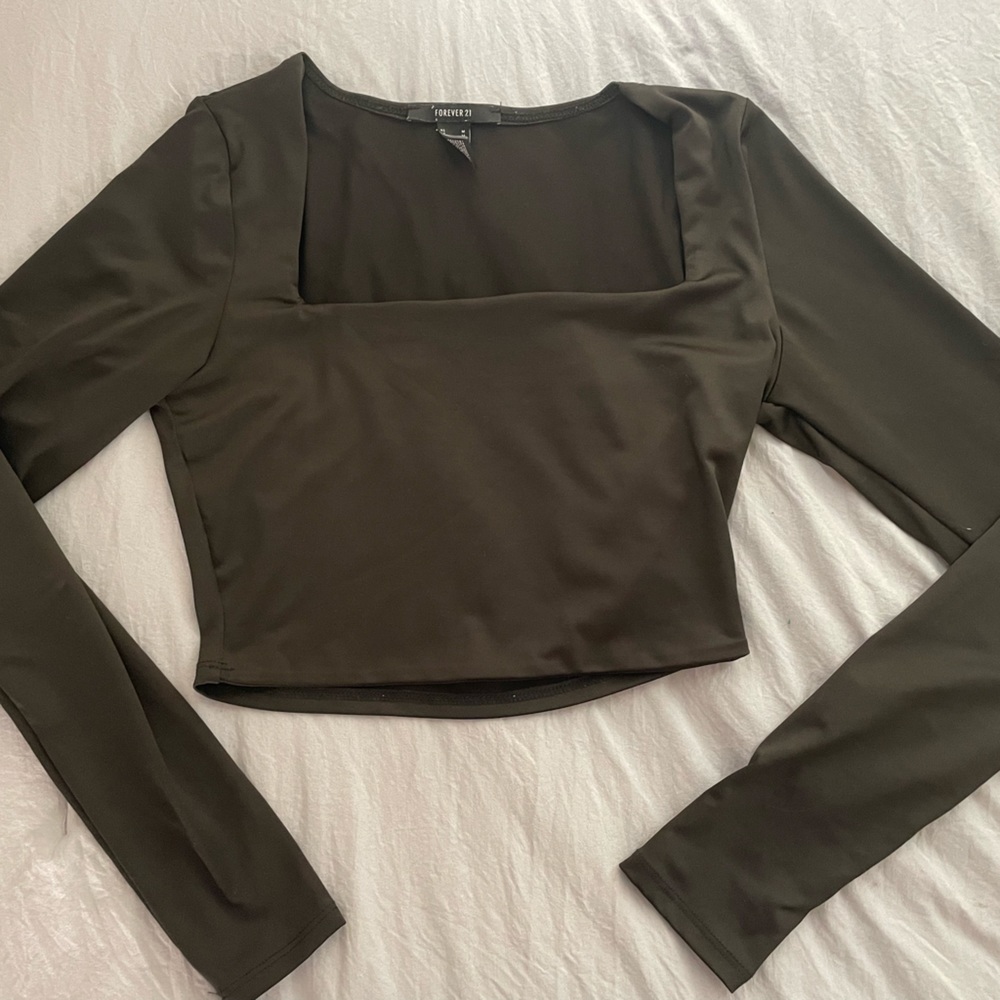 Black long sleeve crop